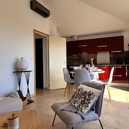 Ruscana, 4 Pers, 90 M Villa